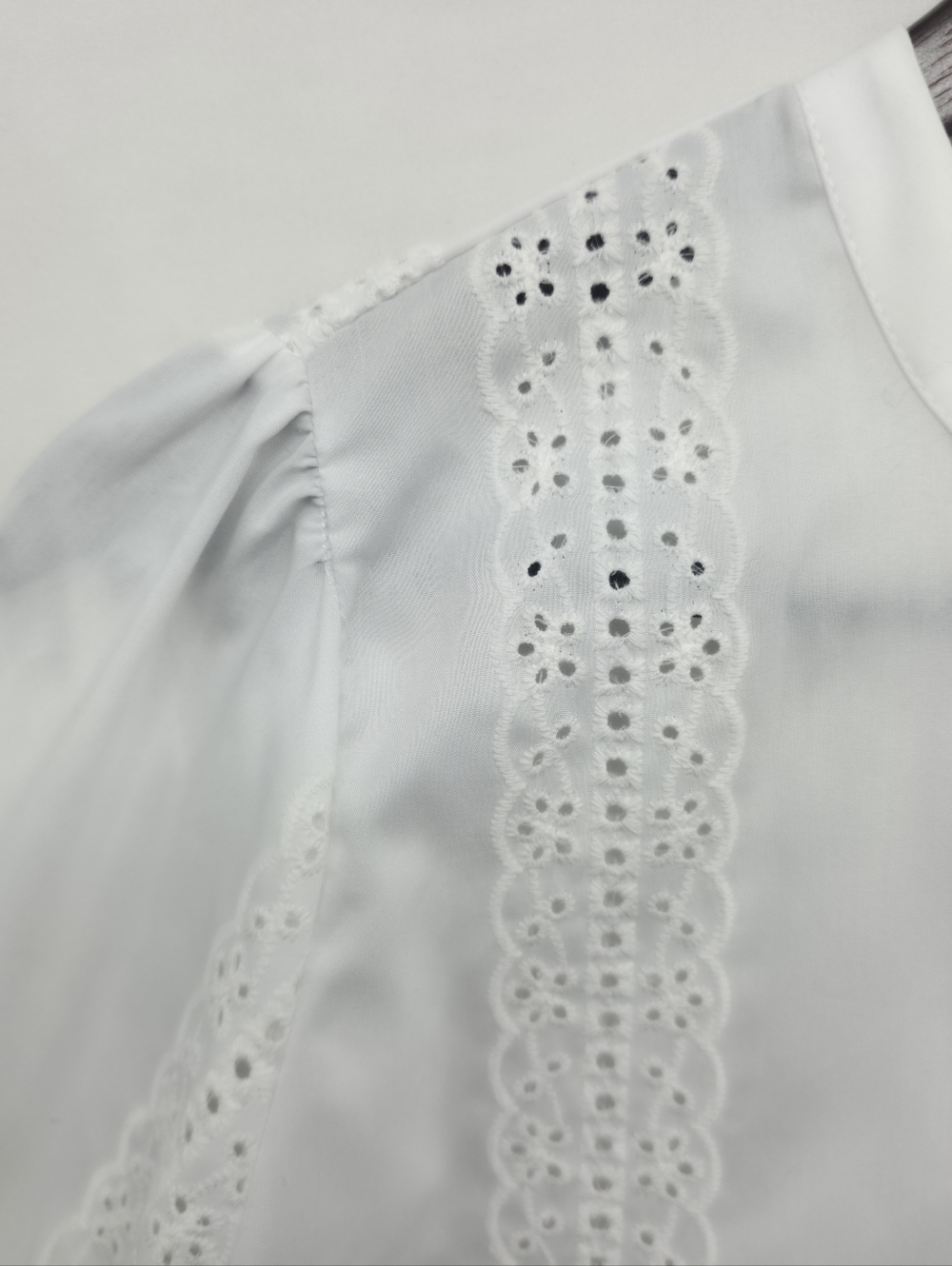 Indigo Rose White Eyelet Lace Blouse NWT Boho Cottagecore Split Neck Long Sleeve - Picture 4 of 16